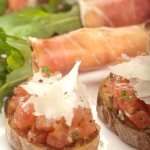 Bruschetta i grissini z szynką prosciutto