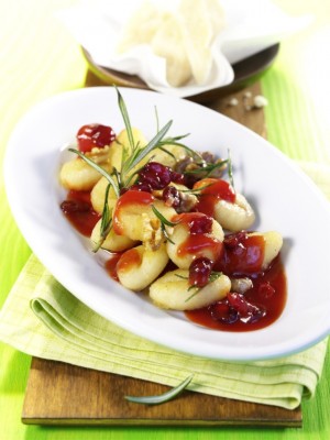 Gnocchi z pikantnym sosem pomidorowo-żurawinowym