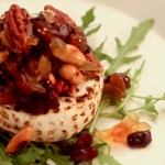 Grillowany camembert z orzechami pecan i migdałami