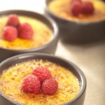 Krem brulee z malinami