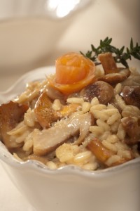 Risotto z grzybami i wędzonym łososiem norweskim