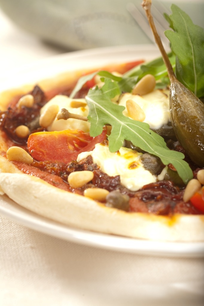 Ulubiona pizza Roberta i Konrada z rukolą, serem ricotta i suszonymi pomidorami