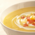 Zupa z soczewicy z aromatycznymi przyprawami i jogurtem naturalnym